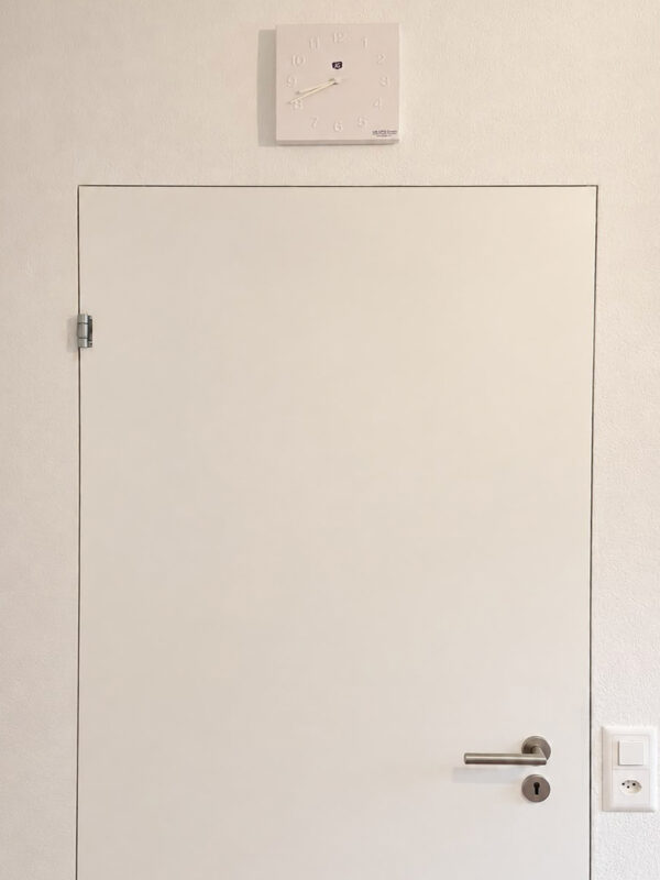 b009